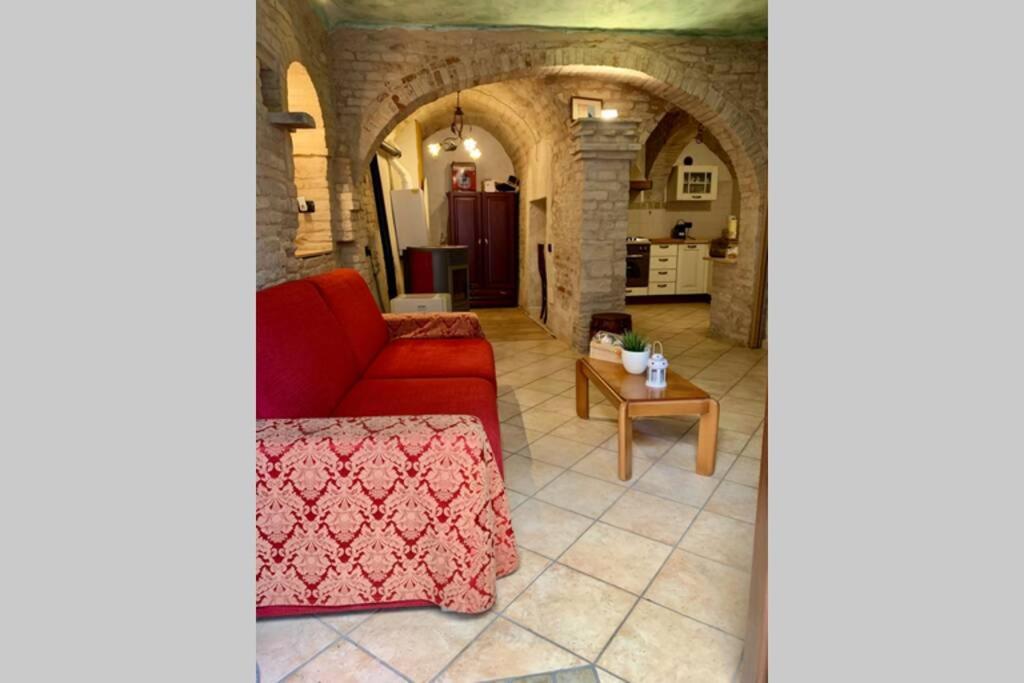 La Grotta - Casa Con Grotta Sotterranea Apartment Monterubbiano Екстериор снимка